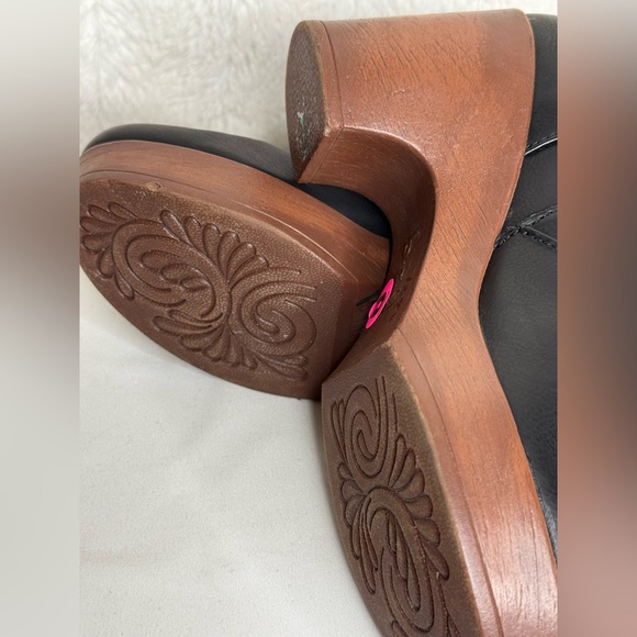 b.o.c. Womens Blakelynn Round Toe Ankle Wedge Boots Black - Picture 9 of 9